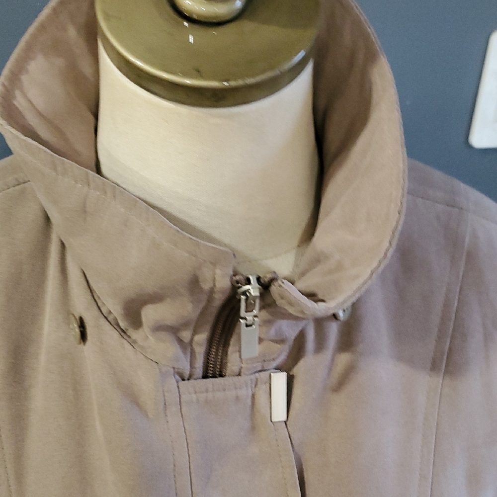 London Fog Elegant Women's Tan  Coat - Picture 5 of 15